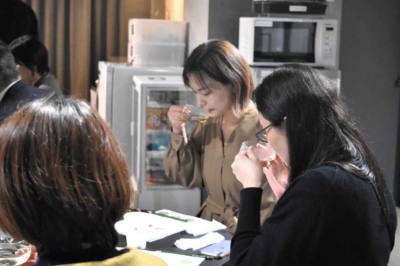 ほんのりと上品な爽やかさをたたえた香りが広がる会場