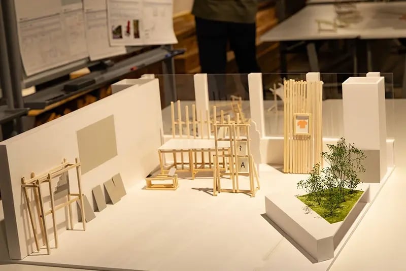 テーマに沿った作品