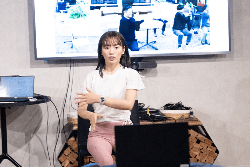 「庭園ヨガ」講師のSakuraさん