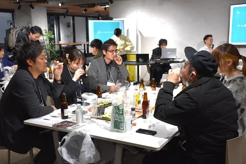 さまざまなブレンドを試す各チーム