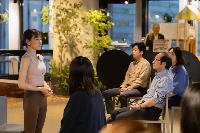 ヨガレッスンの様子