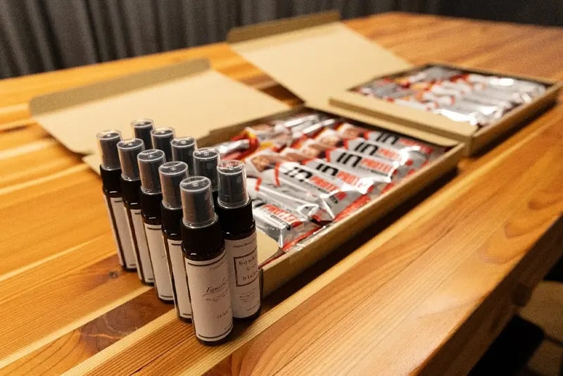 プロテインバーとアロマスプレーのプレゼント